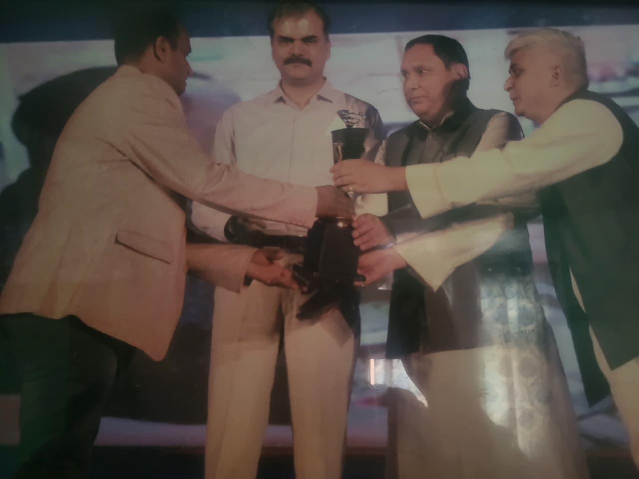Dr. Paramjeet Prabhakar receiving prestigious homeopathy award